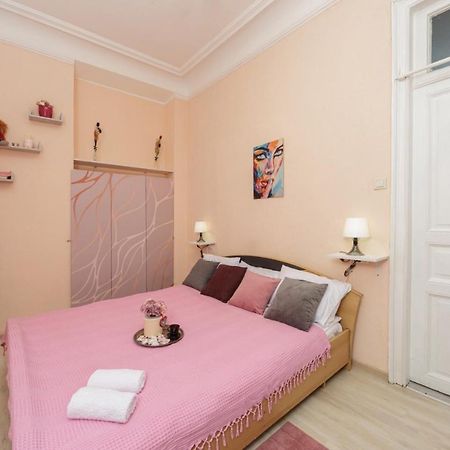 Comfortable Apartment In The Very Center Of 敖德萨 外观 照片